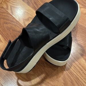 Reef Black and White Minimalist Sandals